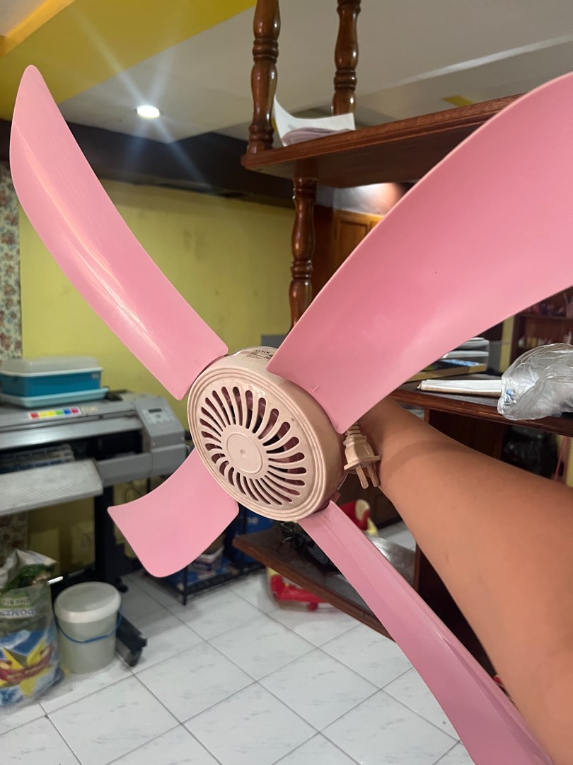 Hanging ceiling fan, Furniture & Home Living, Lighting & Fans, Fans on