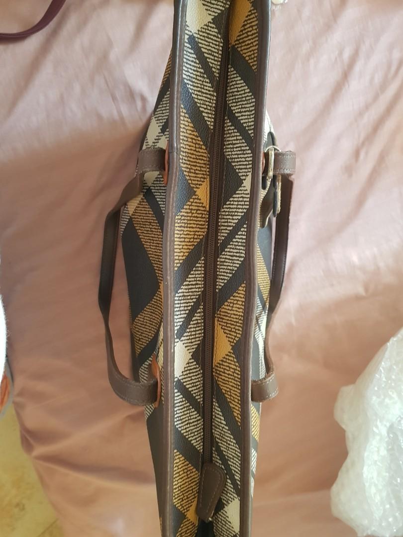 Hazzys bag (Category: Luxury Bags & Wallets) located in Manila. Submitted by tintin0607 (Listing ID 1186173462, Image 3). Description: Well used RSf- decluttering.