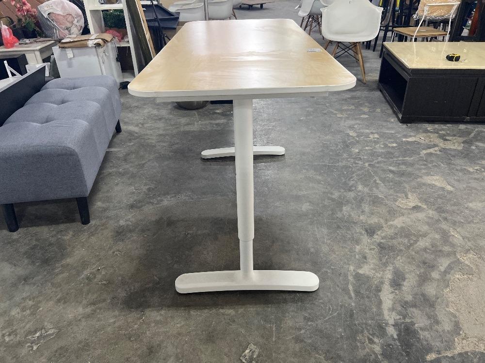 IKEA BEKANT Wooden Office Desk oak veneer, white Colour / IKEA BEKANT