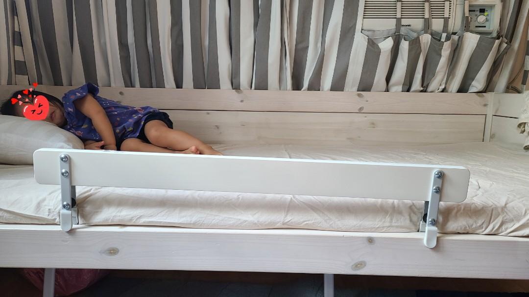 IKEA Vikare bed rail / guard rail, 兒童＆孕婦用品, 兒童傢具, 兒童傢具 床圍 Carousell