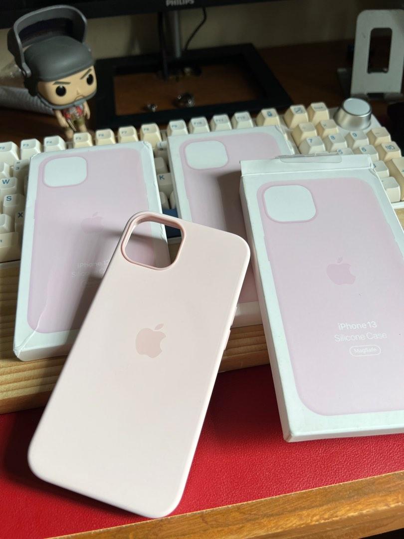 iPhone 13 Magsafe Silicone Case (Category: Cases & Sleeves) located in Manila. Submitted by razelysonn (Listing ID 1186136729, Image 1). Description: pm me.