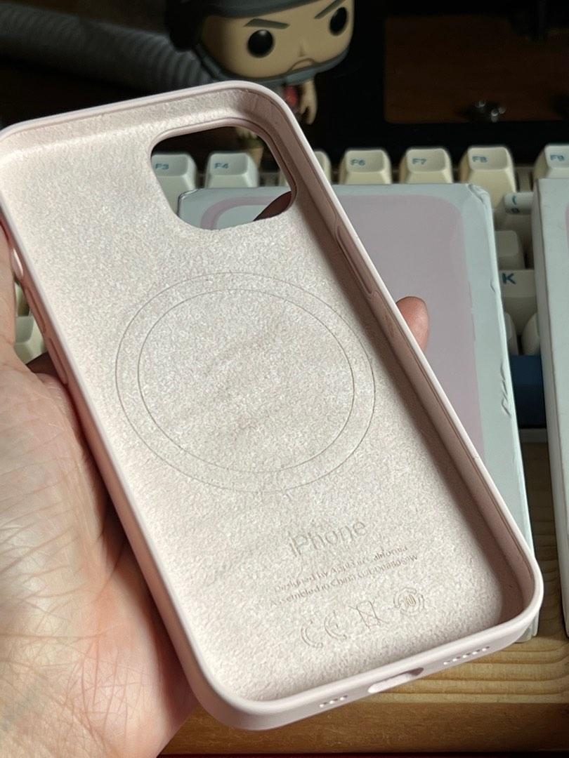 iPhone 13 Magsafe Silicone Case (Category: Cases & Sleeves) located in Manila. Submitted by razelysonn (Listing ID 1186136729, Image 2). Description: pm me.