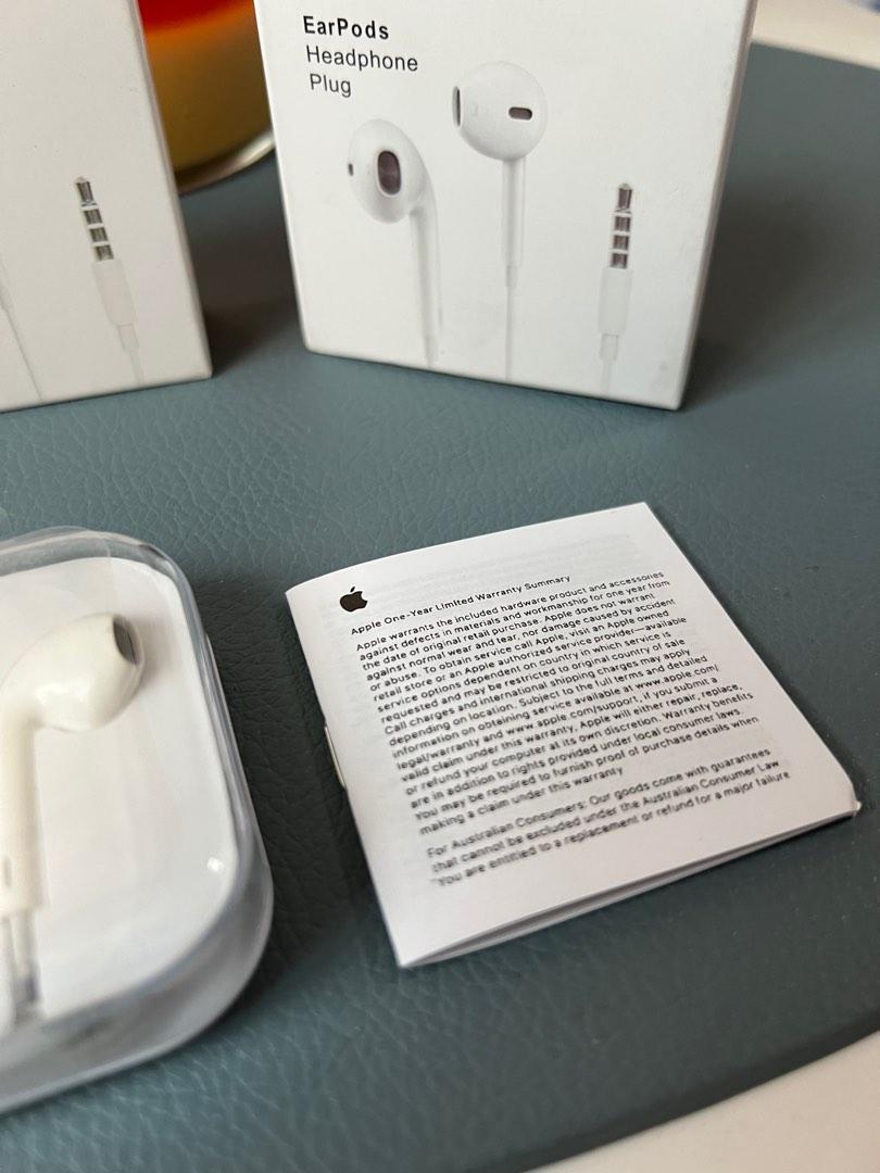 iPhone 3.5mm Headphone Jack Earphone (Category: Earphones) located in Manila. Submitted by razelysonn (Listing ID 1186195429, Image 3). Description: pm me no box included, this is the copy. Please take note: Only the ones stated original in my listings is original .