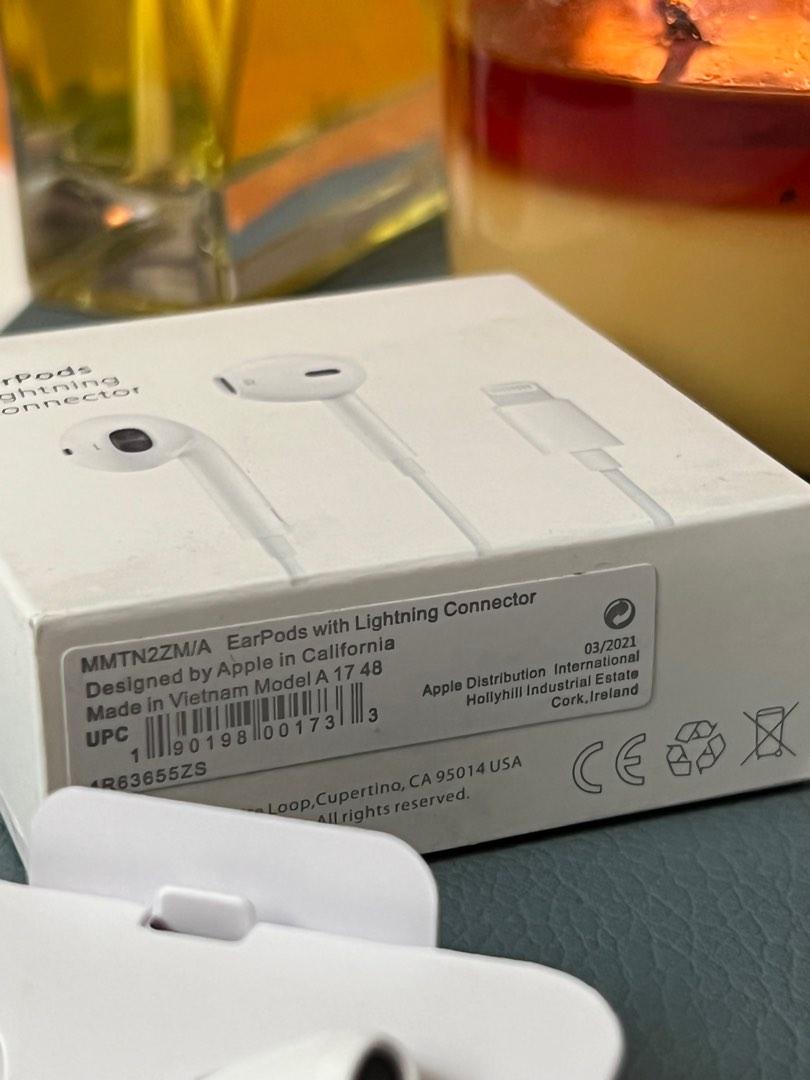 iPhone Lightning EarPods Earphones (Category: Headphones & Headsets) located in Manila. Submitted by razelysonn (Listing ID 1186196024, Image 2). Description: OEM QUALITY HIGH QUALITY .