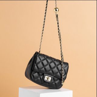 (Category: ) located in . Submitted by FashionGarage (Listing ID 1186231937, Image 1). Description: .