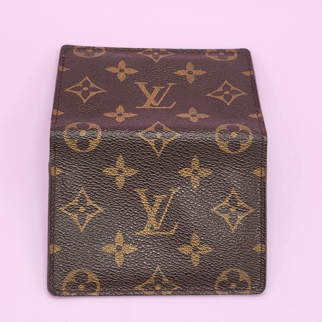 Closing Sale! LV Monogram Card Case (Category: Luxury Bags & Wallets) located in Santa Cruz. Submitted by MillesimeCollection (Listing ID 1186201427, Image 3). Description: 𝐋𝐕~ 𝐌𝐎𝐍𝐎𝐆𝐑𝐀𝐌 𝐂𝐀𝐑𝐃 𝐂𝐀𝐒𝐄 𝘙𝘈𝘕𝘒 AB ₱ 6,400.00 𝐅𝐑𝐄𝐄 𝐒𝐇𝐈𝐏𝐏𝐈𝐍𝐆 𝐏𝐇! Description: Excellent leather condition.