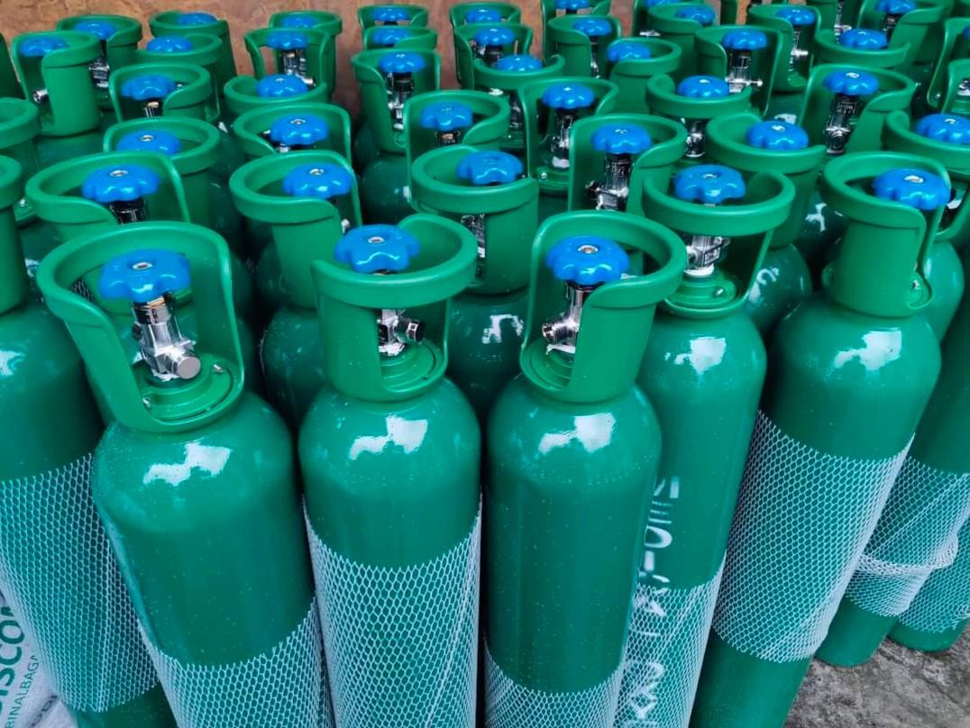 Medical oxygen tanks set, Health & Nutrition, Medical Supplies & Tools