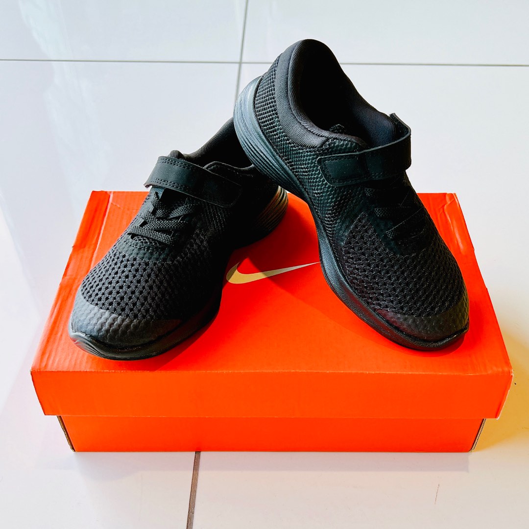 Nike revolution 4 hotsell junior