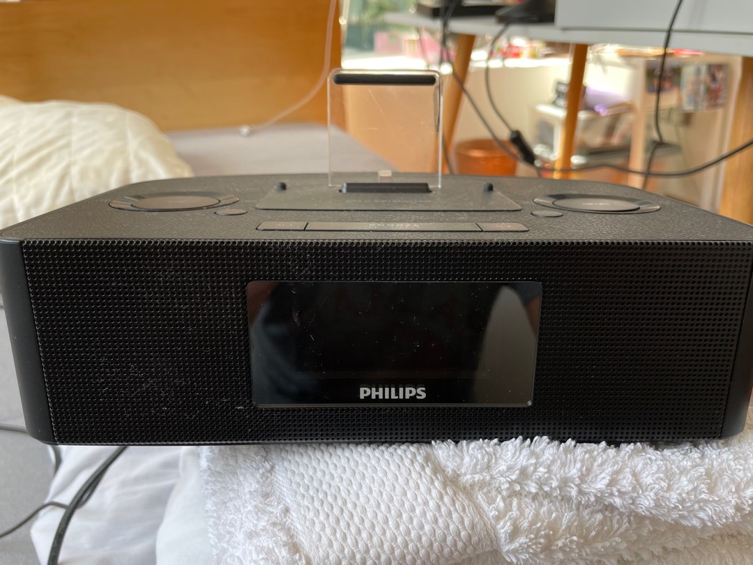 Philips alarm clock with iPhone docking, Audio, Portable Music Players