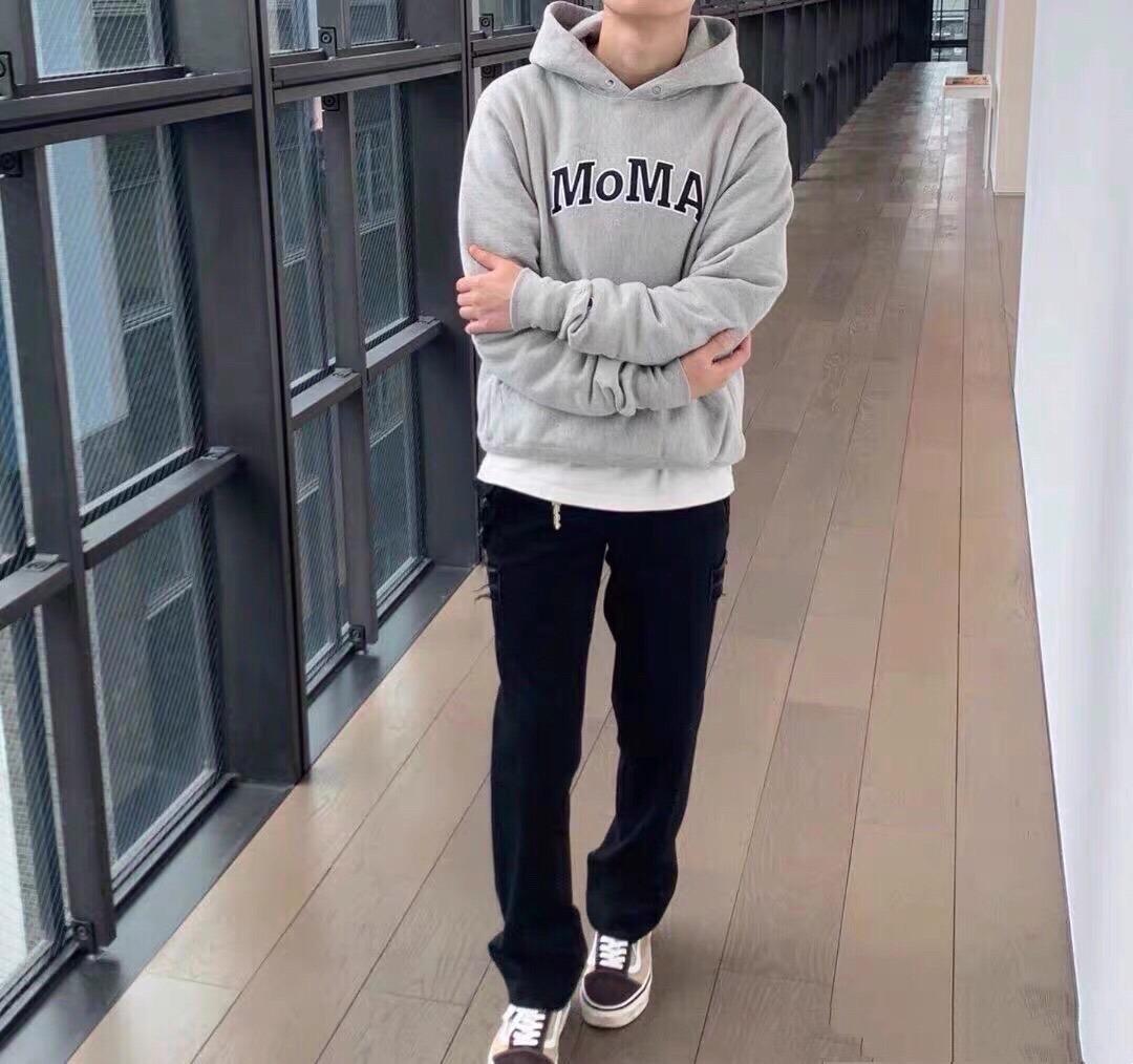 Moma hoodie grey online
