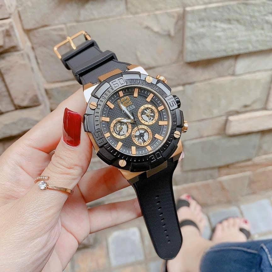 READY STOCK] 💯 ORIGINAL GUESS NAVIGATOR BLACK/GOLD TEXTURED DIAL BLACK  SILICONE MENS WATCH GW0264G3, Men's Fashion, Watches & Accessories, Watches  on Carousell
