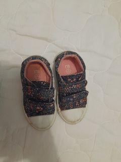 SEPATU MOTHERCARE