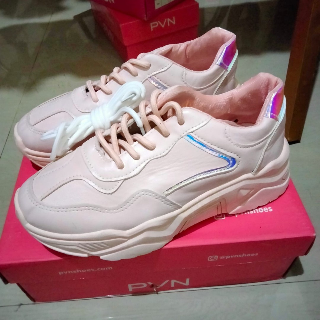Vpn sepatu sneakers top