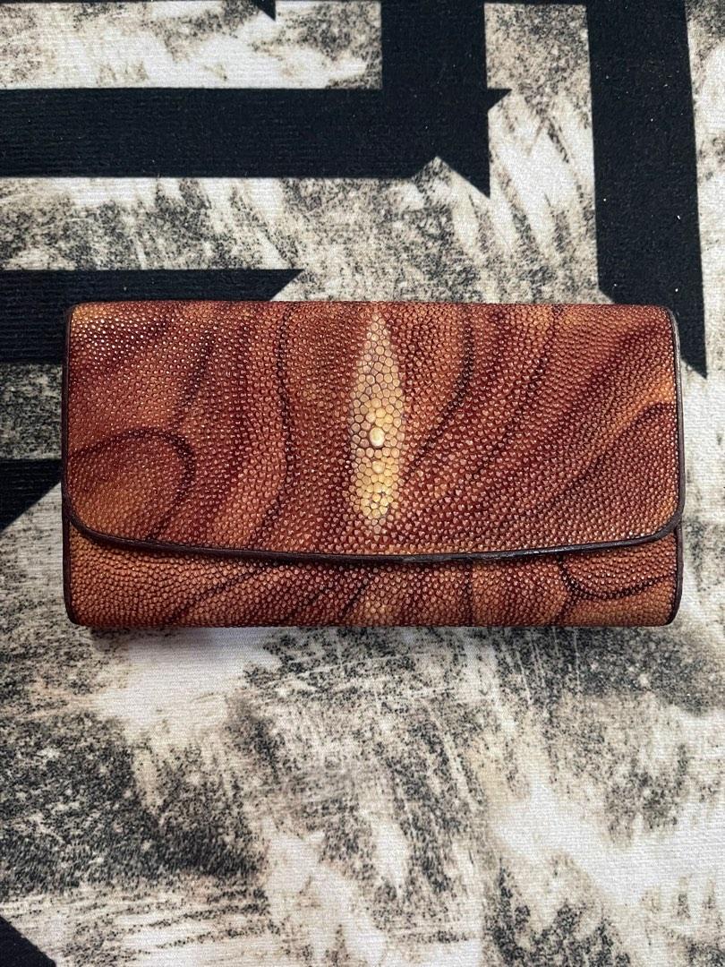 STRINGRAY TRIFOLD VINTAGE WALLET (Category: Wallets & Card holders) located in Cavite. Submitted by declutterqueen_ph (Listing ID 1186282900, Image 1). Description: LAST PRICE POSTED PLEASE CHECK PICTURES POSTED. NO HOLES BUT WITH SIGNS OF USAGE .