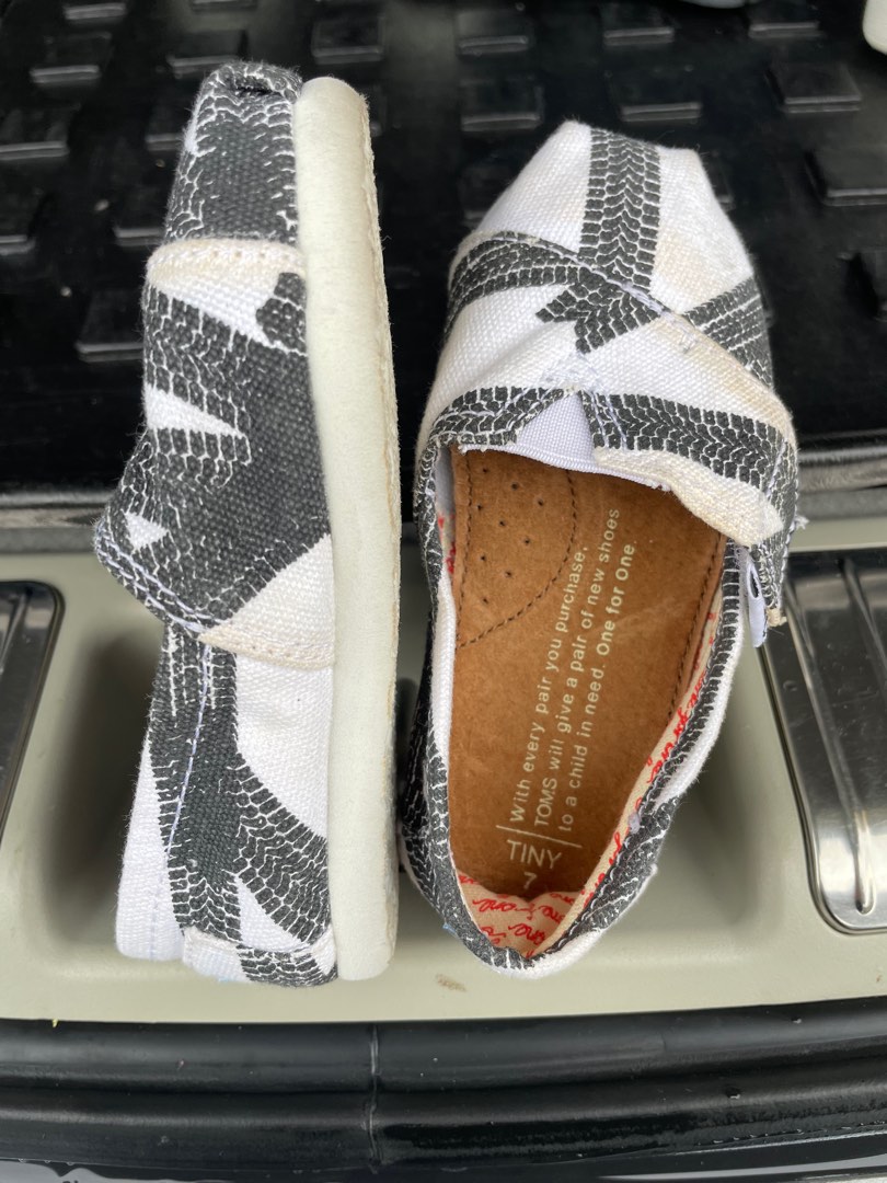 toms size 7 womens