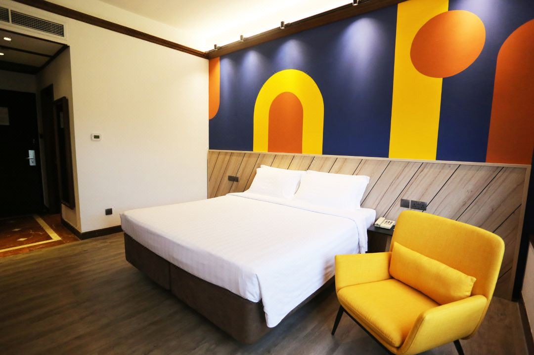 1 to 3 Months Rental. 4Star Hotel. Near Outram Park/Chinatown Train