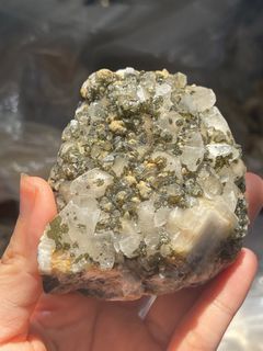 （分類：）位於 。 由 esther.vincent.crystals.09 提交（商品編號 1186319063，圖片 1）。簡介： 。