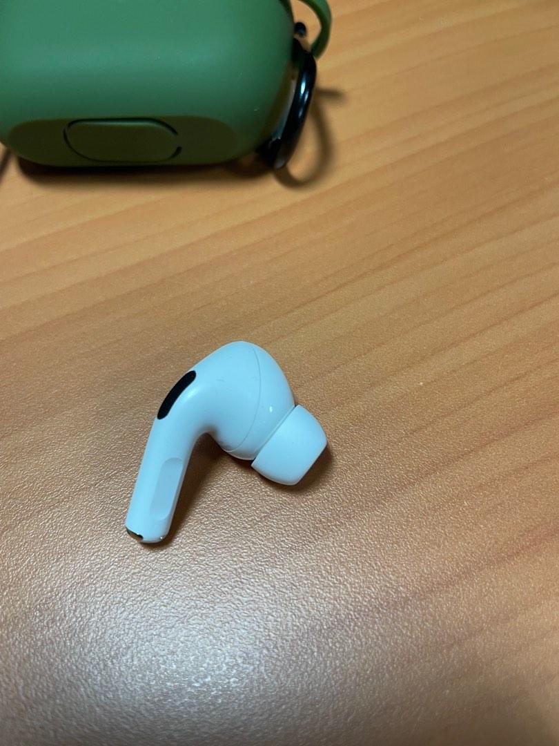 Airpods pro right earpiece only (Category: Earphones) located in Makati City. Submitted by raredeer_b992c0 (Listing ID 1185717189, Image 2). Description: Right earpiece of Airpods pro. Original..