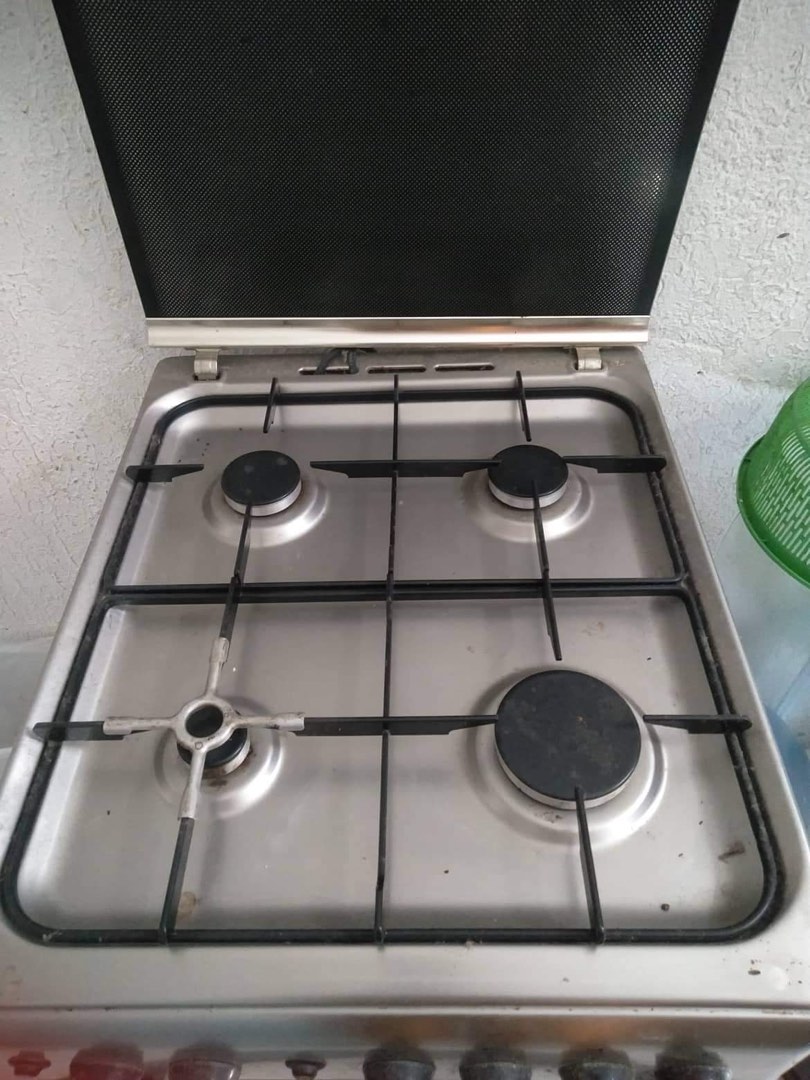 Ariston Cooking Range with Oven (Gas), TV & Home Appliances, Kitchen