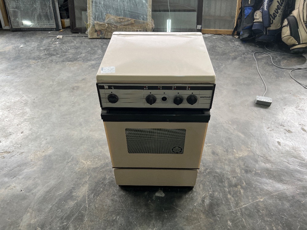 ARISTON Gas Stove Top with Oven / Bahagian Atas Dapur Gas ARISTON