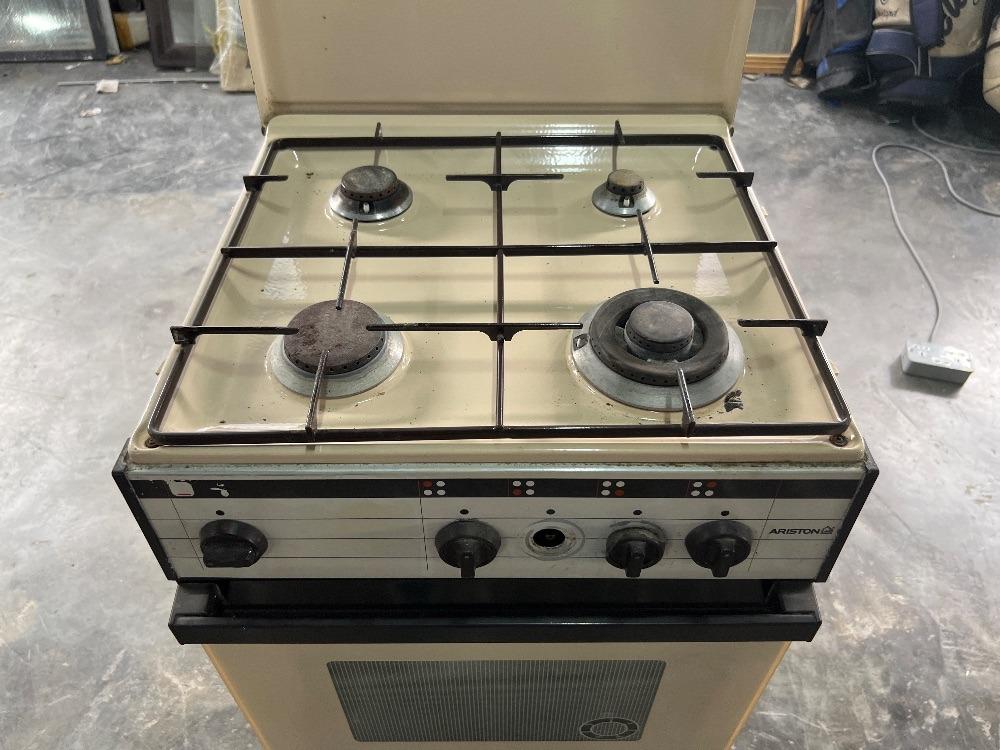ARISTON Gas Stove Top with Oven / Bahagian Atas Dapur Gas ARISTON