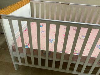Baby crib / toddler's bed