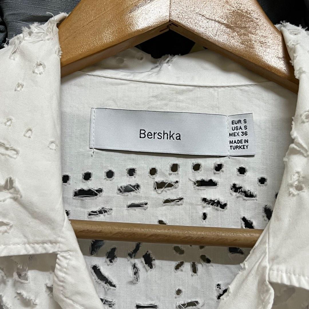 Bershka Oversized Shirt (Category: Tshirts & Polo Shirts ) located in Taguig. Submitted by romms113 (Listing ID 1186467167, Image 2). Description: Fits M- L frames.