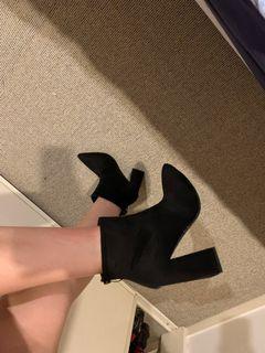 Black heels size 40