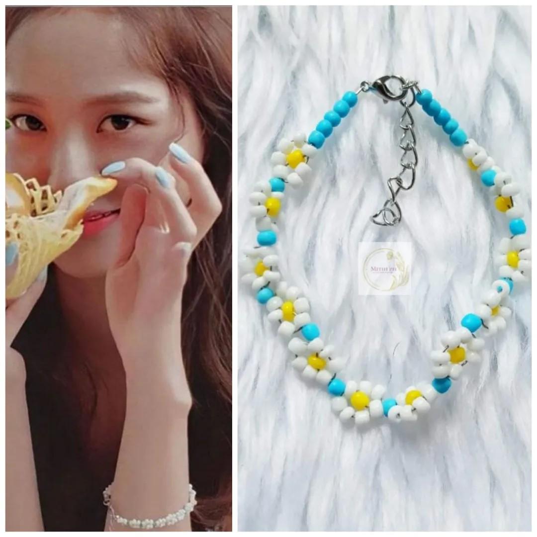 OH MY GIRL HYOJUNG Receives a Cute Handmade Bracelet from ITZY LIA