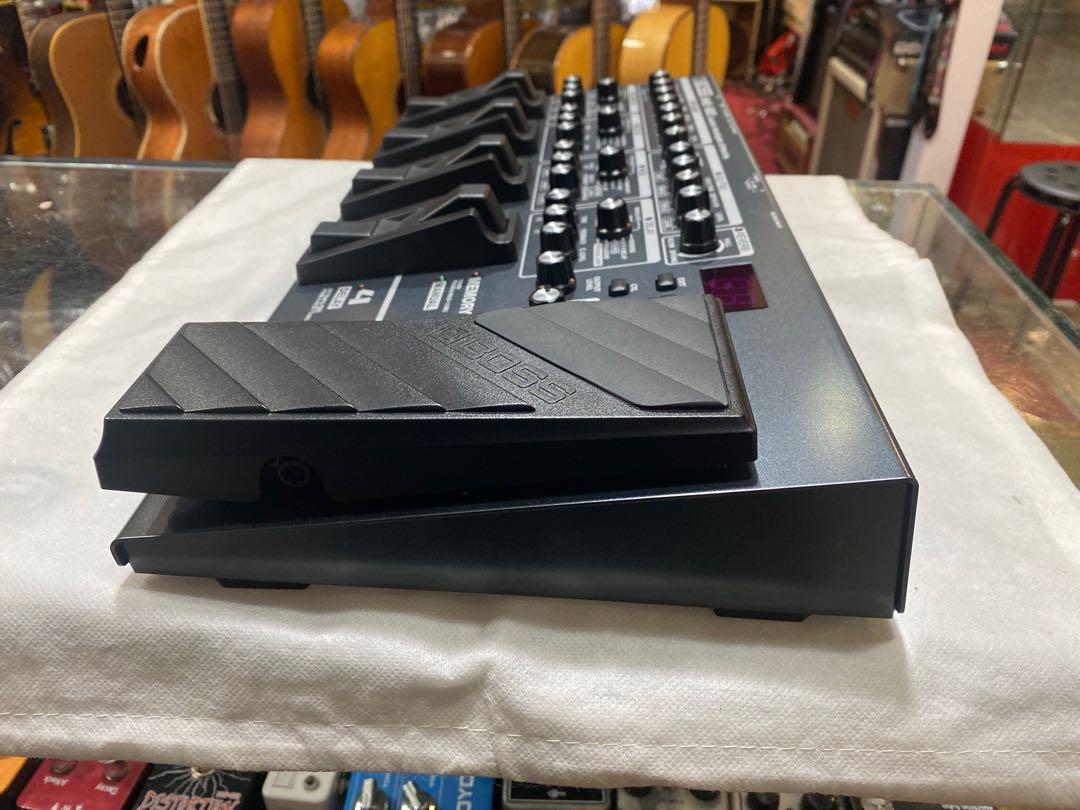 BOSS ME80 Guitar MultiEffects Pedal, Hobbies & Toys, Music & Media