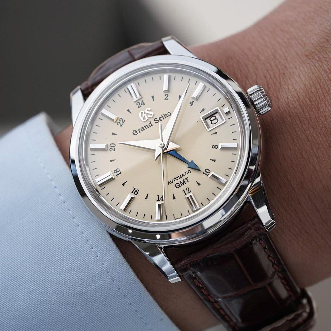 Brand New Grand Seiko Elegance Collection Automatic GMT SBGM221, Luxury,  Watches on Carousell