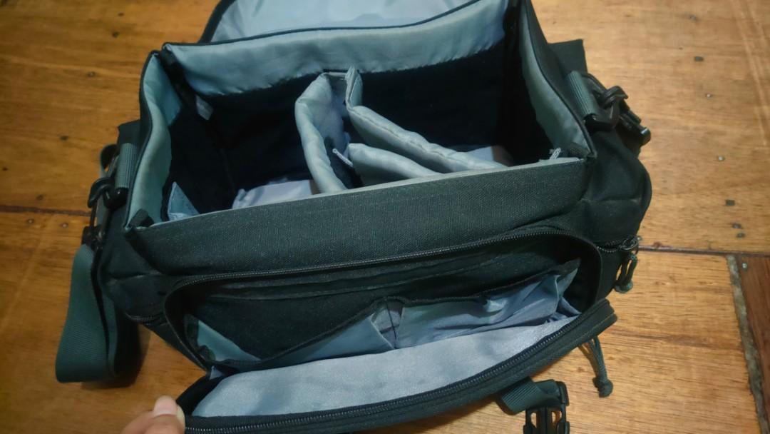 Canon300DG black gadget bag (Category: Camera Bags & Carriers) located in Pasay City. Submitted by jast18 (Listing ID 1186354580, Image 2). Description: 10.5w x 7.5h x 7d inches Designed to carry 1-2 DSLR camera bodies with 2-3 lenses,flash and accessories. Several padded easy-access side storage pockets. Durable,water repellent nylon exterior and weather-flap lid help keep the elements out. *Slightly negotiable *Meet up: Pasay-Parañaque area *RF
