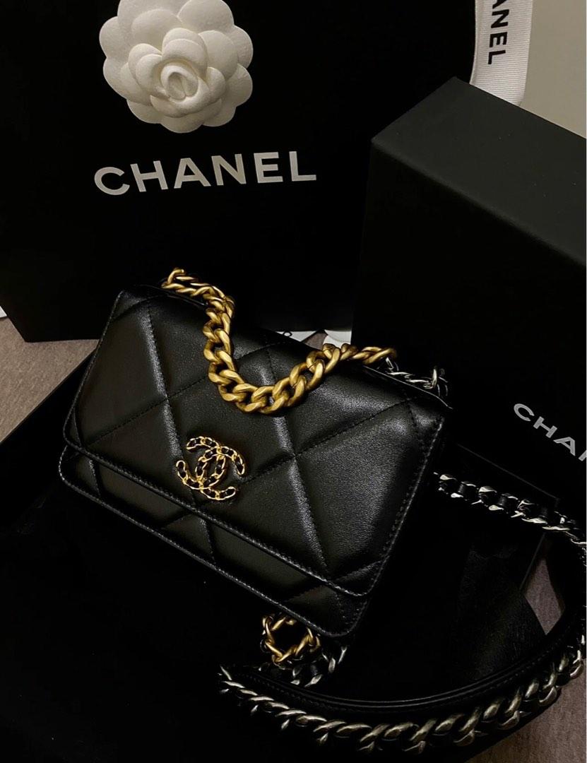 Goatskin quilted 19 wallet deals on chain woc black