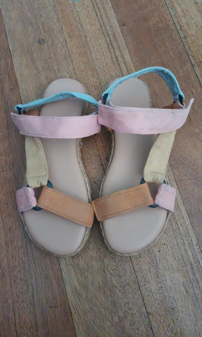 Ezra Robi Color Block Platform Sandal - Size 8 (Category: Flats & Sandals) located in Angeles City. Submitted by inkhands (Listing ID 1186306822, Image 1). Description: .