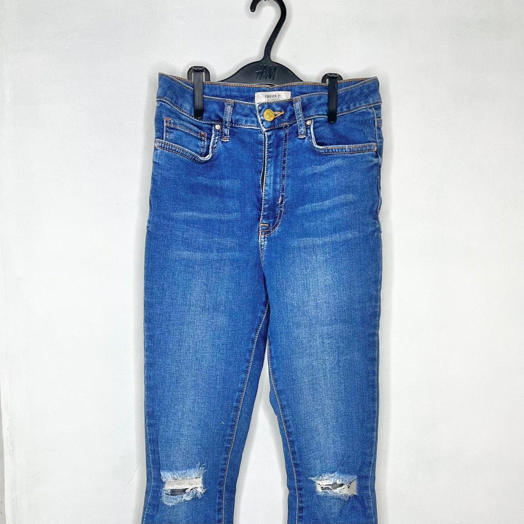 Forever21 Highwaisted Ripped Jeans (Category: Jeans) located in Quezon City. Submitted by andydeleon (Listing ID 1186397444, Image 1). Description: ✿ size: 26 (true to size) ✿ well-used but it is still in great condition ✿ forever 21 ✿ flattering to wear ✿ has ripped detail on the knees part ☁ L - 38“ ☁ W - 13“ ♥ also available in shopee ♥ kindly send us a message for inquiries ♥ measurements indicated are taken with the item laid flat ♥ please a