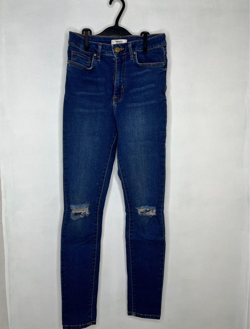 Forever21 Highwaisted Ripped Jeans (Category: Jeans) located in Quezon City. Submitted by andydeleon (Listing ID 1186397444, Image 2). Description: ✿ size: 26 (true to size) ✿ well-used but it is still in great condition ✿ forever 21 ✿ flattering to wear ✿ has ripped detail on the knees part ☁ L - 38“ ☁ W - 13“ ♥ also available in shopee ♥ kindly send us a message for inquiries ♥ measurements indicated are taken with the item laid flat ♥ please a