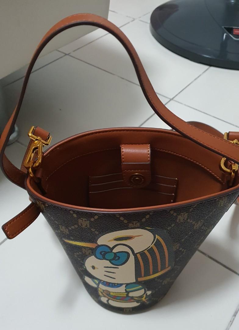 MIRGAM KOSEL x Hello Kitty British Museum Bucket Bag, Women's Fashion