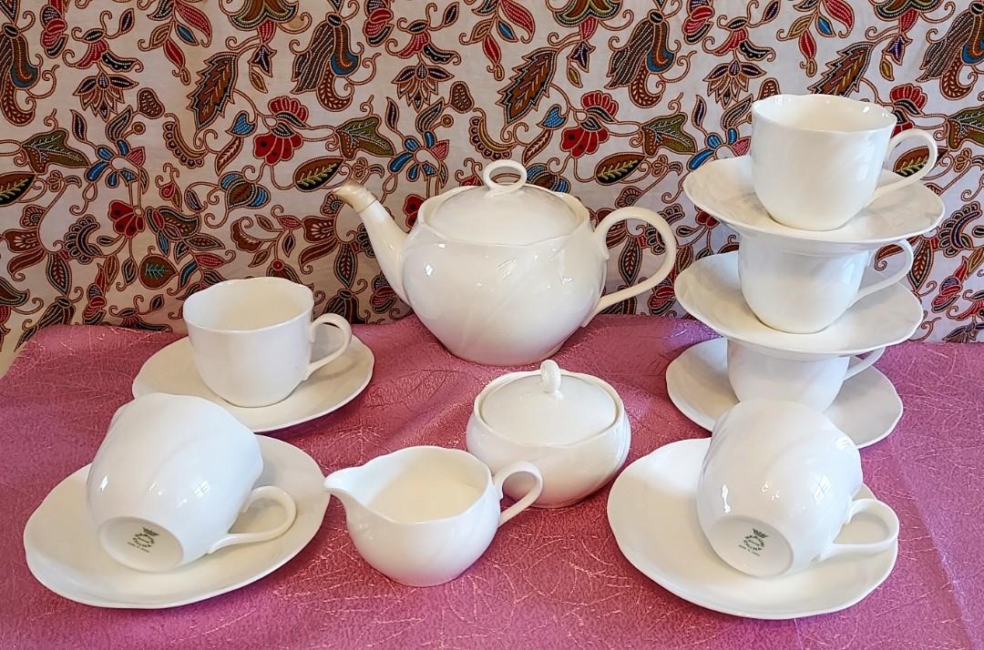 NARUMI BONE CHINA TEA POT SET, Furniture & Home Living, Kitchenware