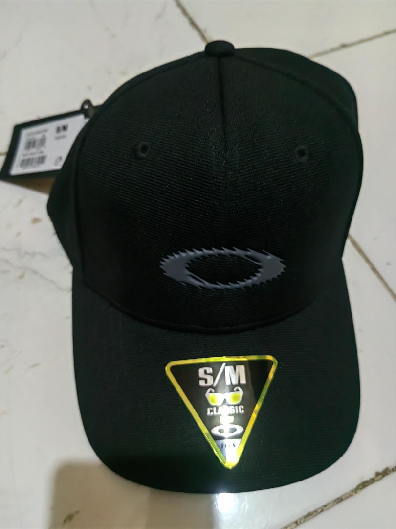 Oakley static icon close cap, Men's Fashion, Watches & Accessories