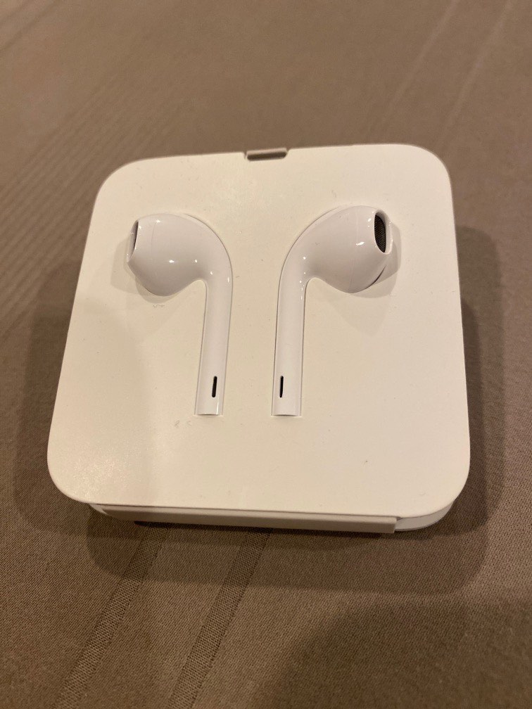 Original apple earpod with lightning, Audio, Earphones on Carousell