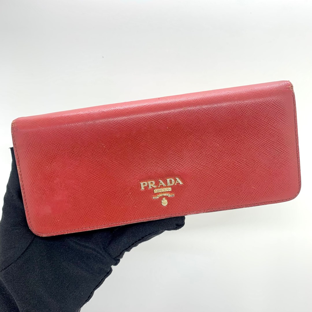 DISCOUNTED] PRADA SAFFIANO LONG RED WALLET 227025896, Women's Fashion, Bags  & Wallets, Wallets & Card holders on Carousell
