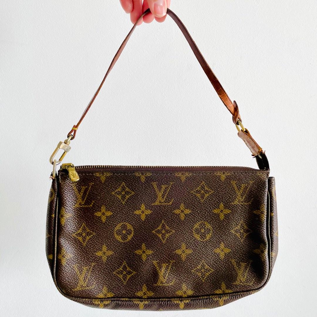 RARE 90's Louis Vuitton LV Classic Monogram Pochette Accessories Shoulder Bag  Vintage, Luxury, Bags & Wallets on Carousell