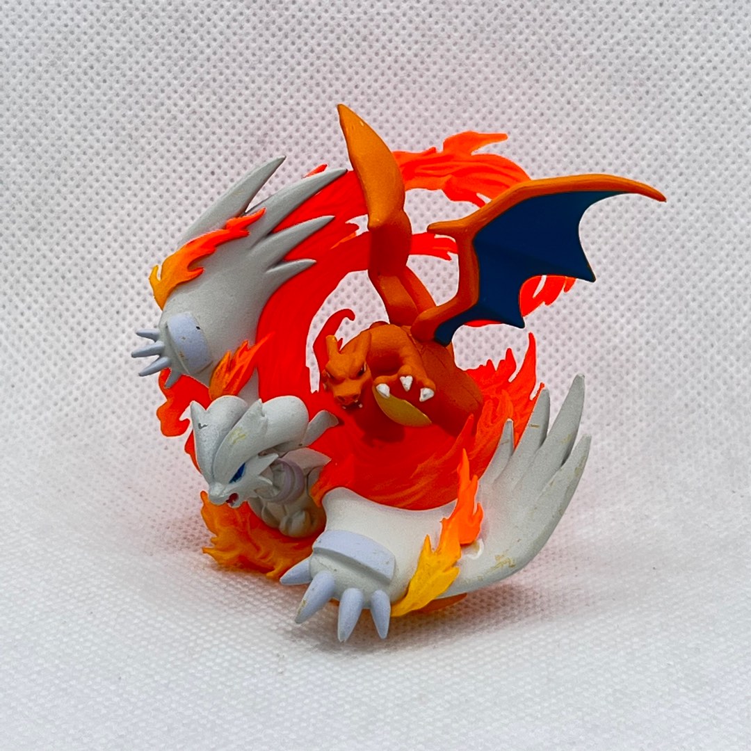 Pokémon TCG: Reshiram & Charizard-GX Figure Collection