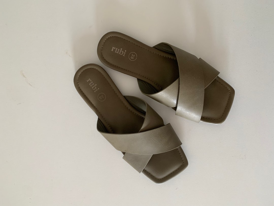 Rubi Slides, Women's Fashion, Footwear, Slippers and slides on Carousell