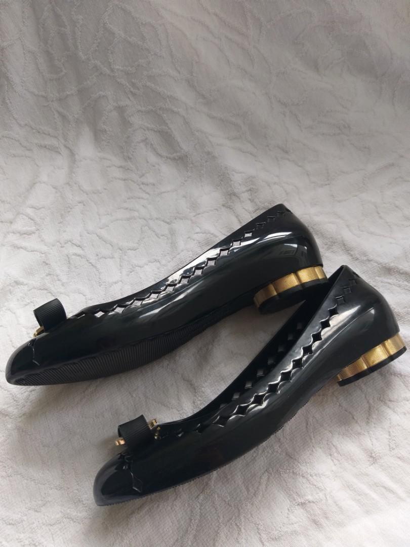 Ferragamo flower heel discount flat