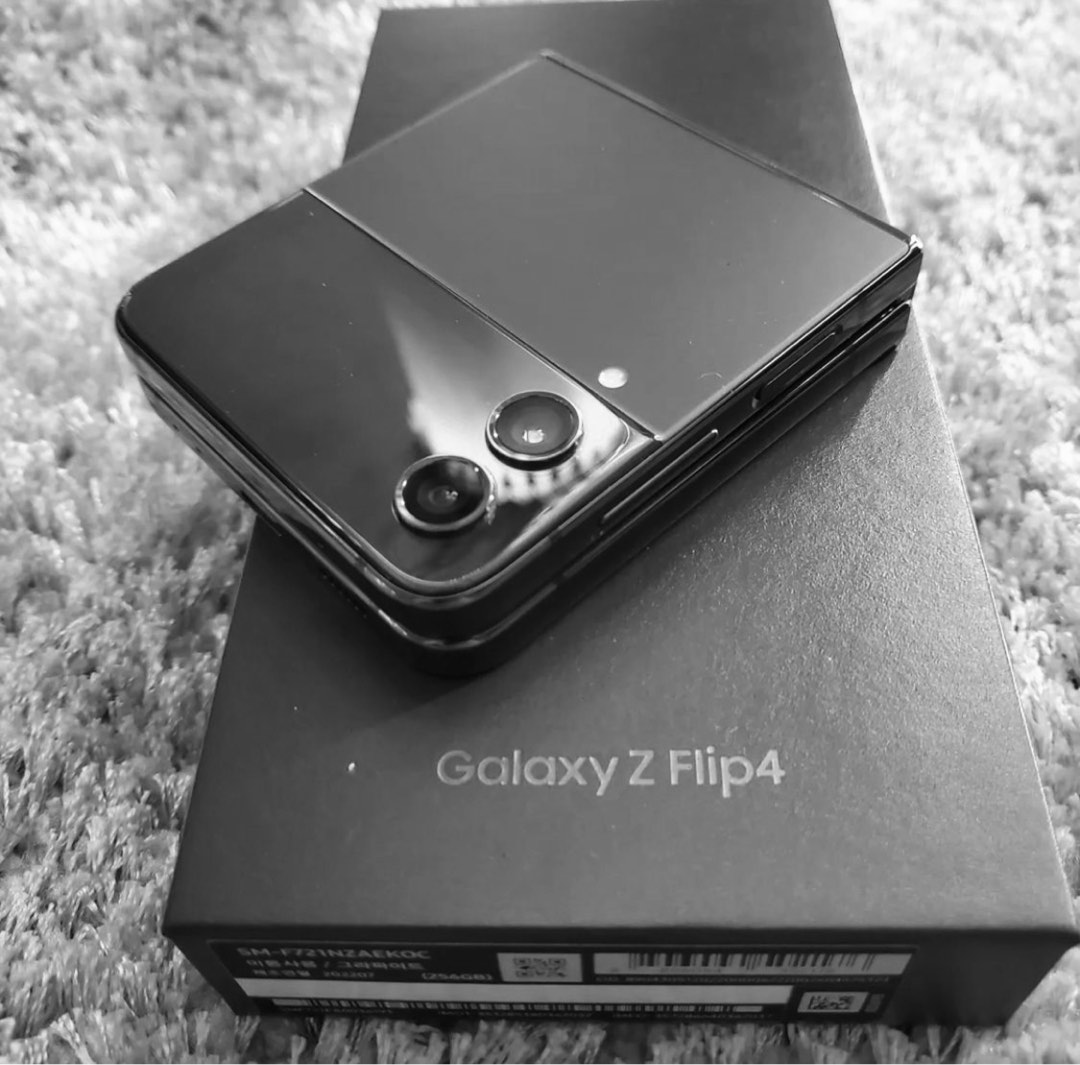Samsung Z Flip 4 256GB_ Black NEW, Mobile Phones & Gadgets, Mobile