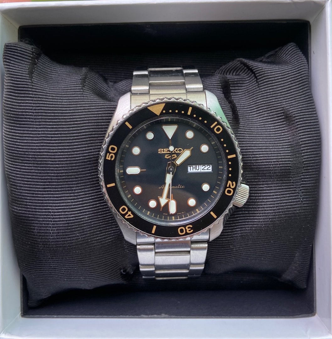 Seiko 5 shop sport black gold