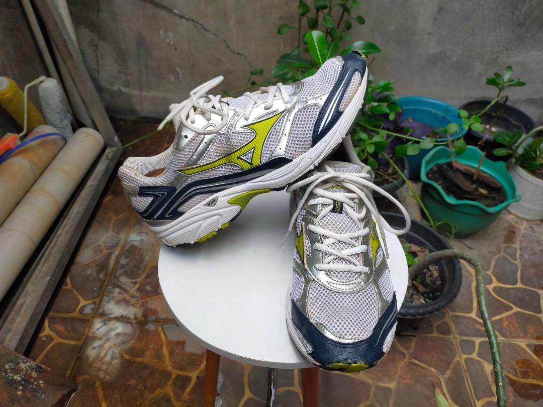 Sepatu running mizuno original store