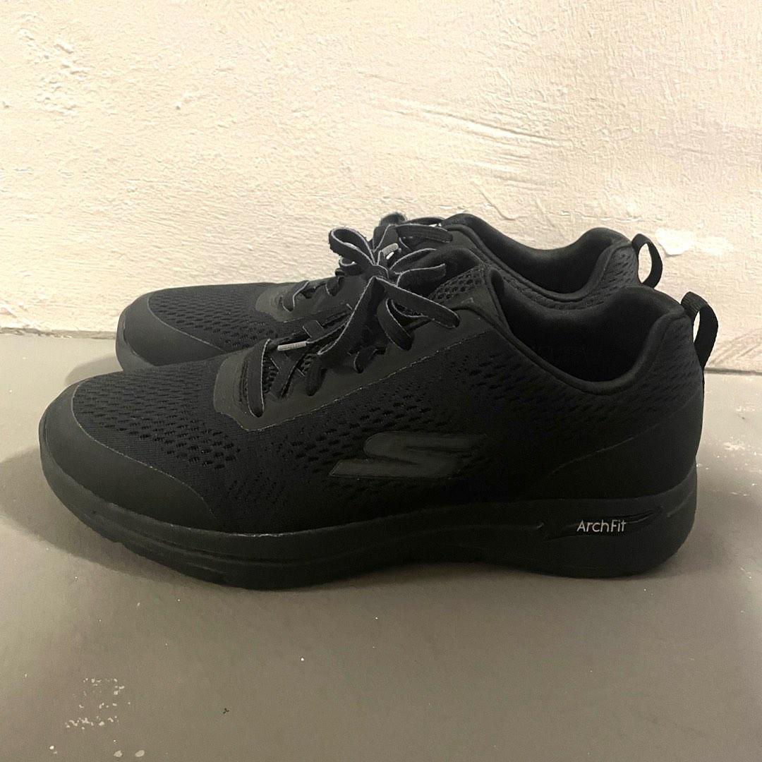 Skechers full black top
