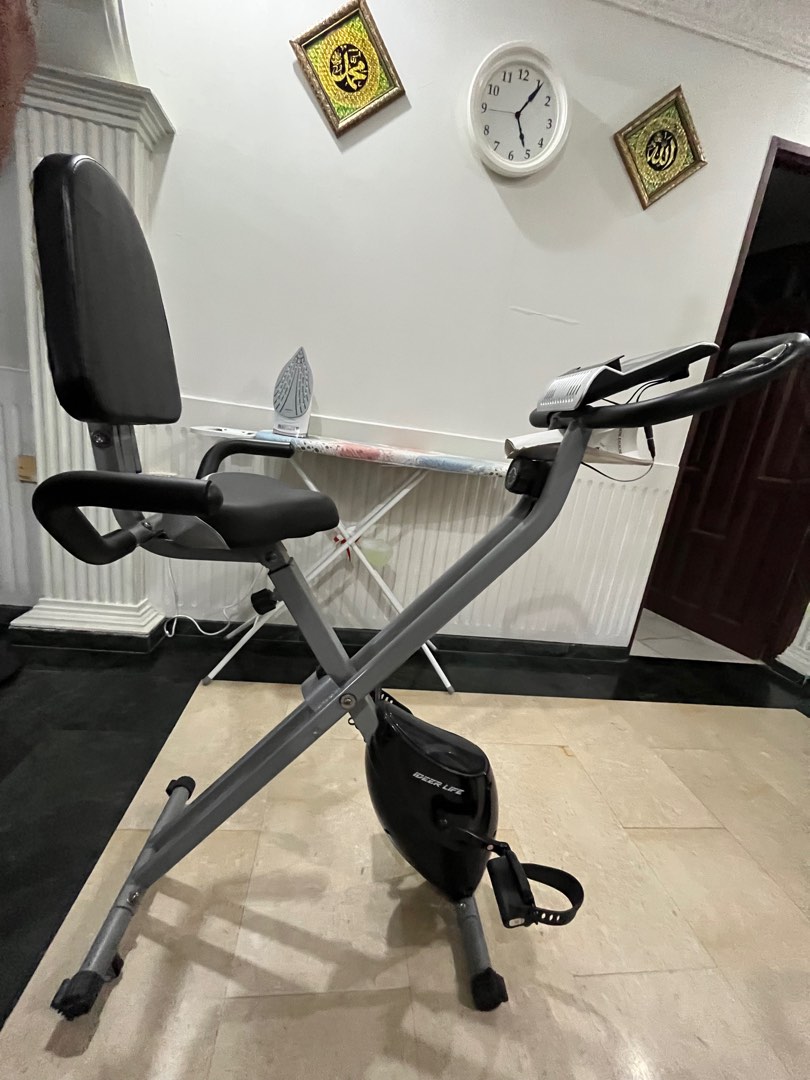 Stationary Bike, Sports Equipment, Exercise & Fitness, Cardio & Fitness